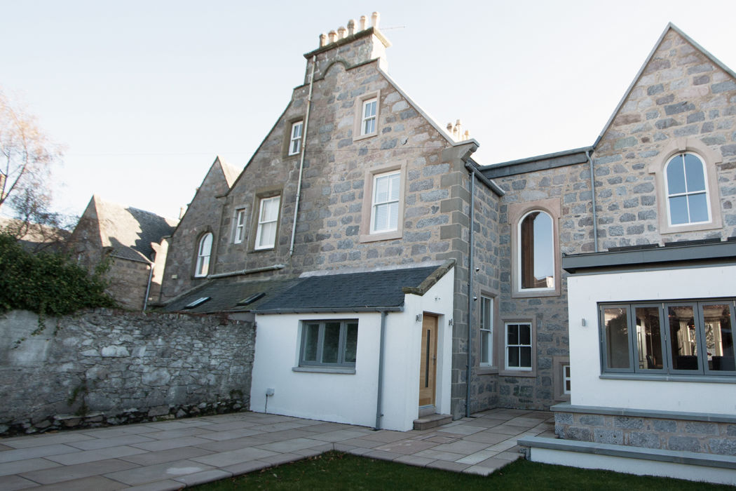 Sash and Case Windows in Dunfermline - Uniwindows.co.uk